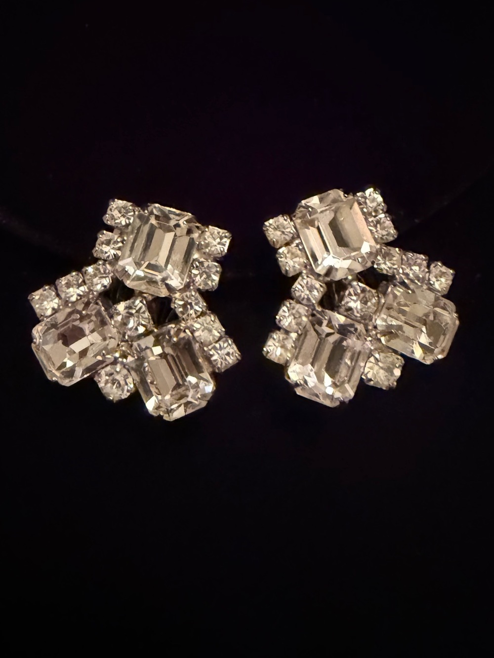 Vintage WEISS Clear Rhinestone Clip On Earrings Emerald Cut Baguette Crystal 50s